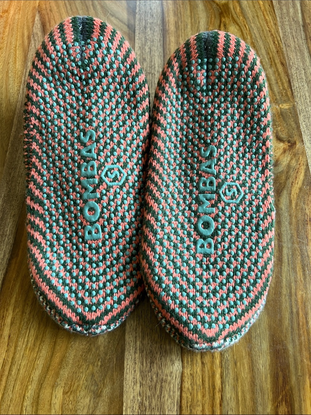 Bombas Gripper Slipper Slip-On Footies in Coral & Teal Knit Size Small - Picture 3 of 3